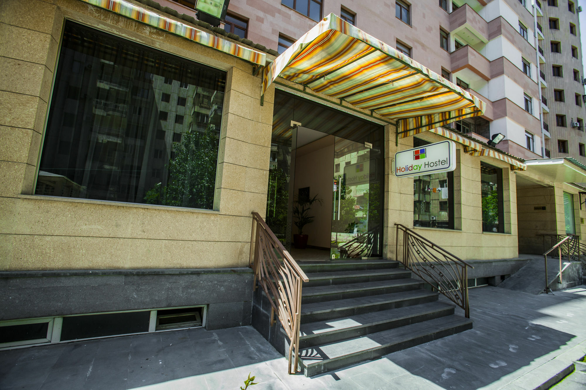Holiday Hotel & Hostel Erevan Exterior foto